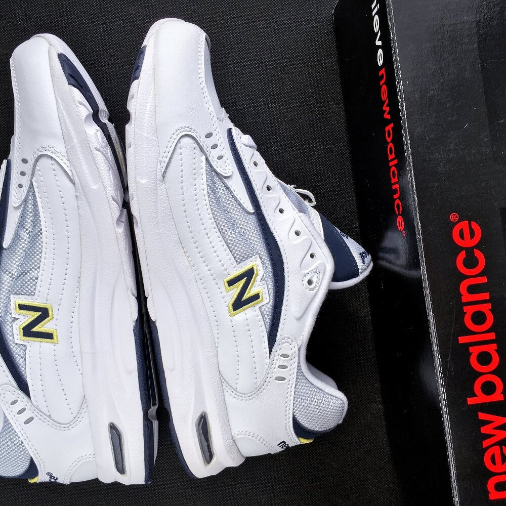 VINTAGE 2002 New Balance® 555 x Susan G. Komen Walking Shoes — 27 CM